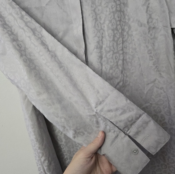 Chico’s 2 US L Women’s Button Up Shirt Gray Animal Print Leopard Long Sleeve - Picture 5 of 11